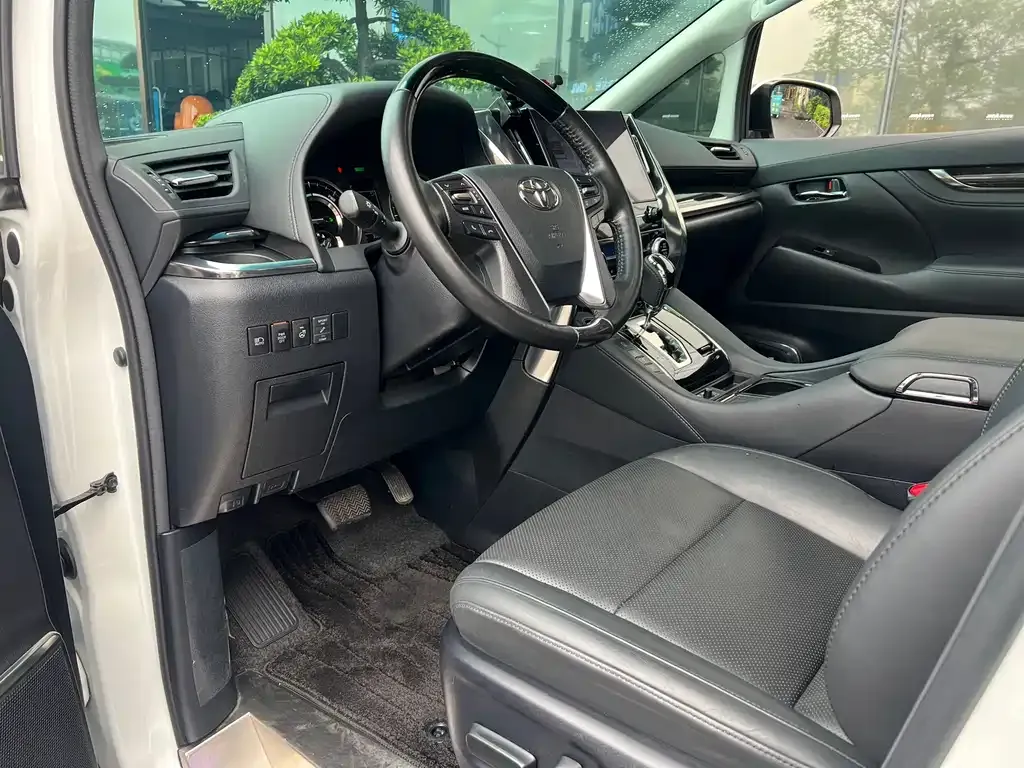 Toyota Vellfire — фото 2