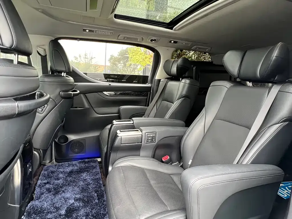 Toyota Vellfire — фото 9