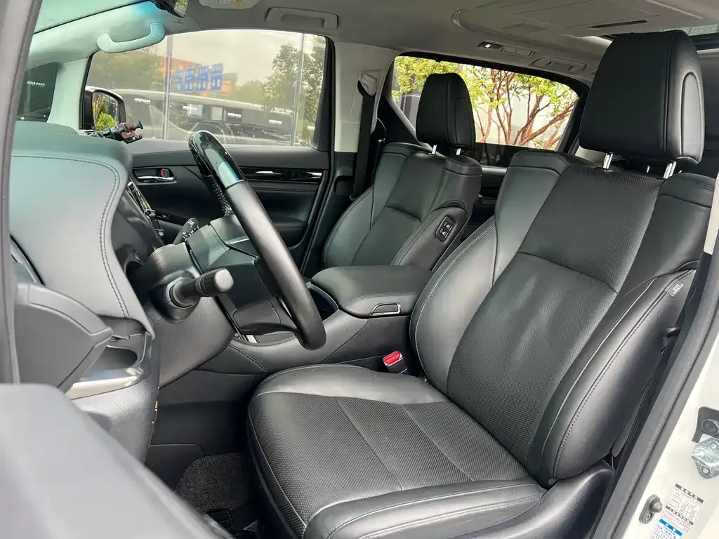Toyota Vellfire — фото 3