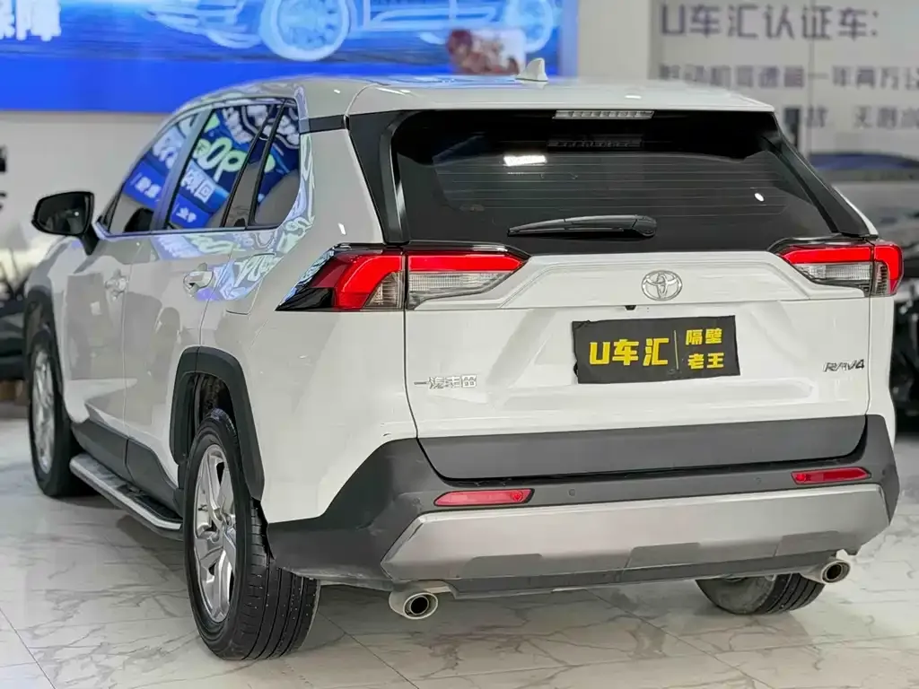 Toyota RAV4 — фото 4