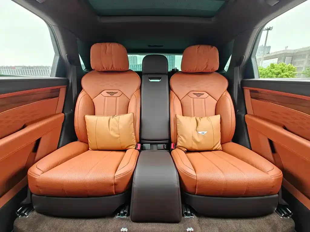 Bentley Bentayga 2023 из CN, фото 6