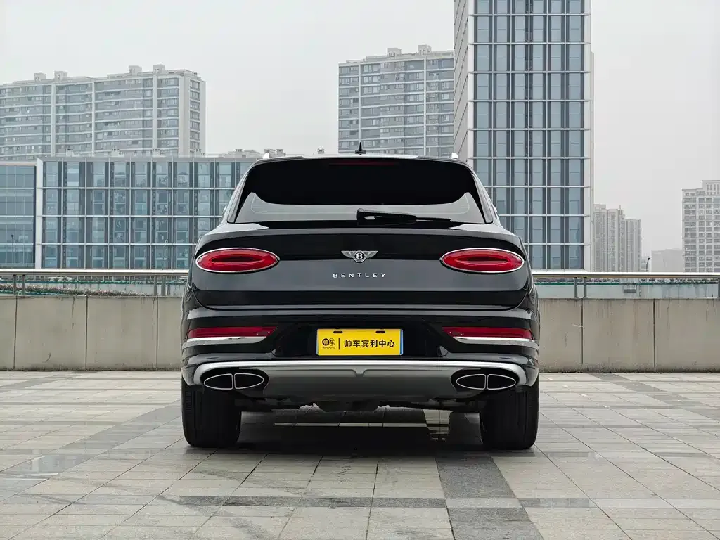 Bentley Bentayga 2023 из CN, фото 8