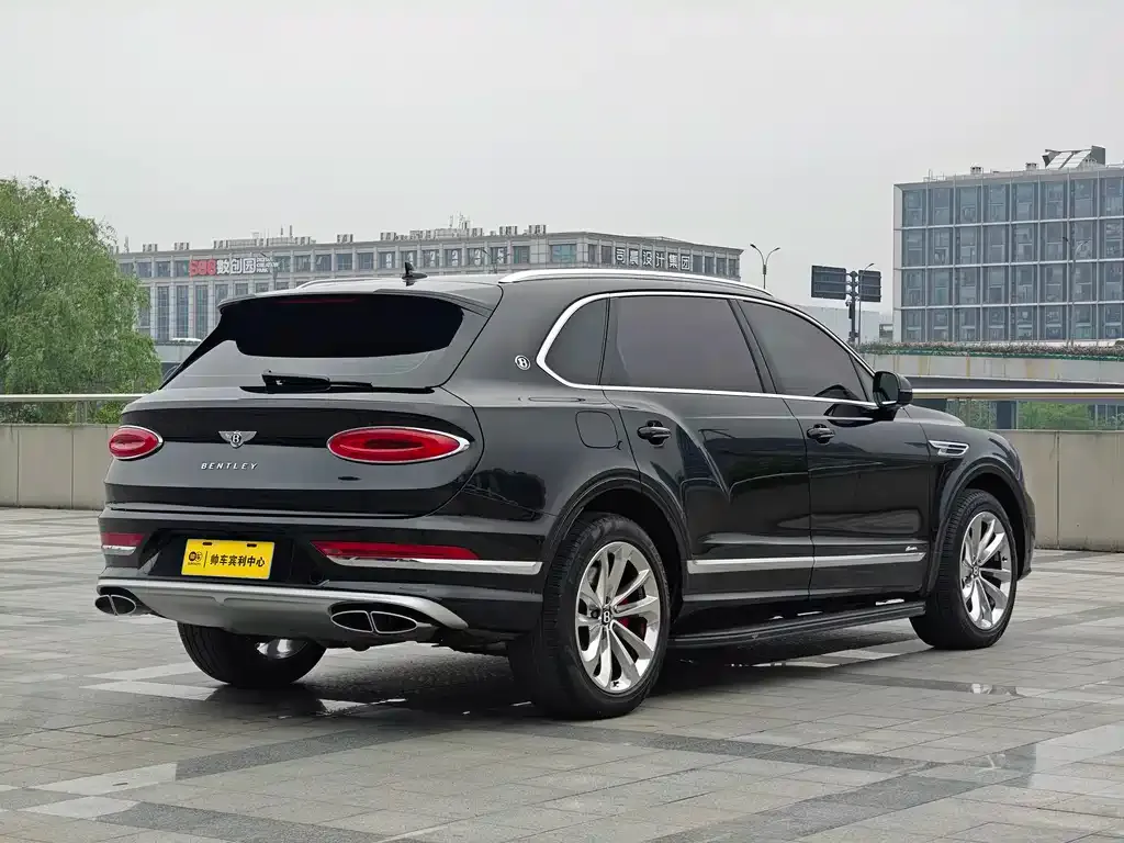 Bentley Bentayga 2023 из CN, фото 2