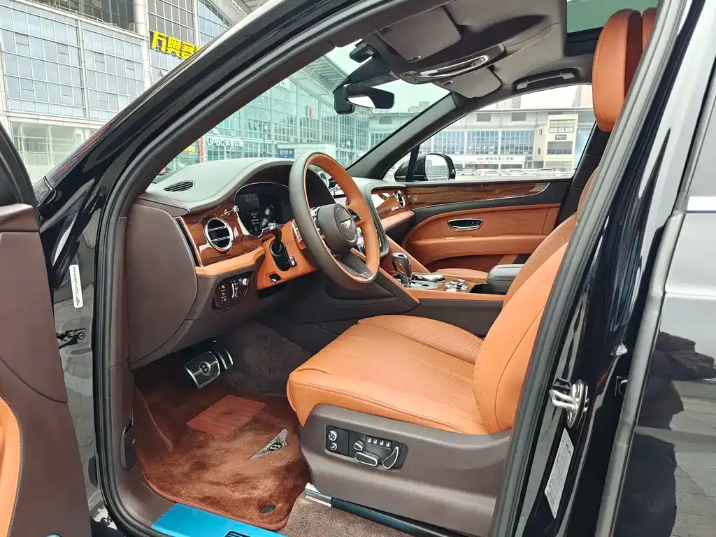 Bentley Bentayga 2023 из CN, фото 4