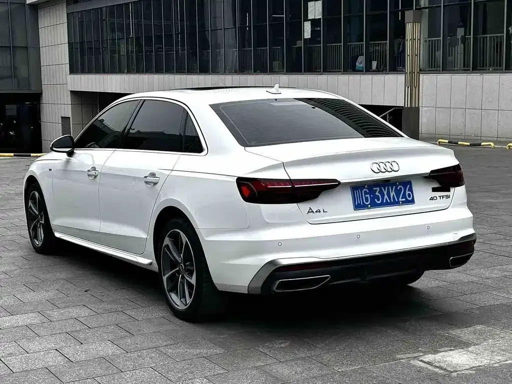 Audi A4L — фото 5