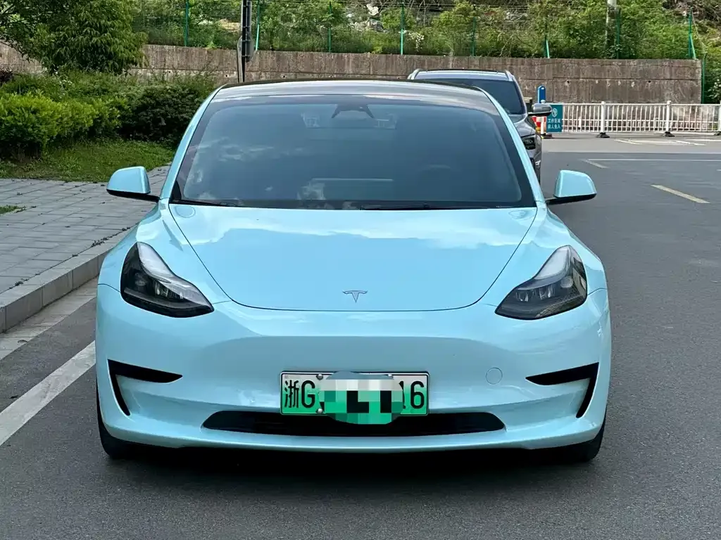 Tesla Model 3 — фото 1