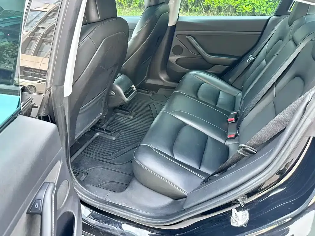 Tesla Model 3 — фото 2