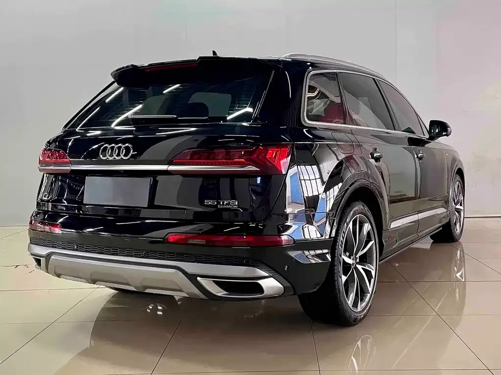 Audi Q7 2023 из CN, фото 2