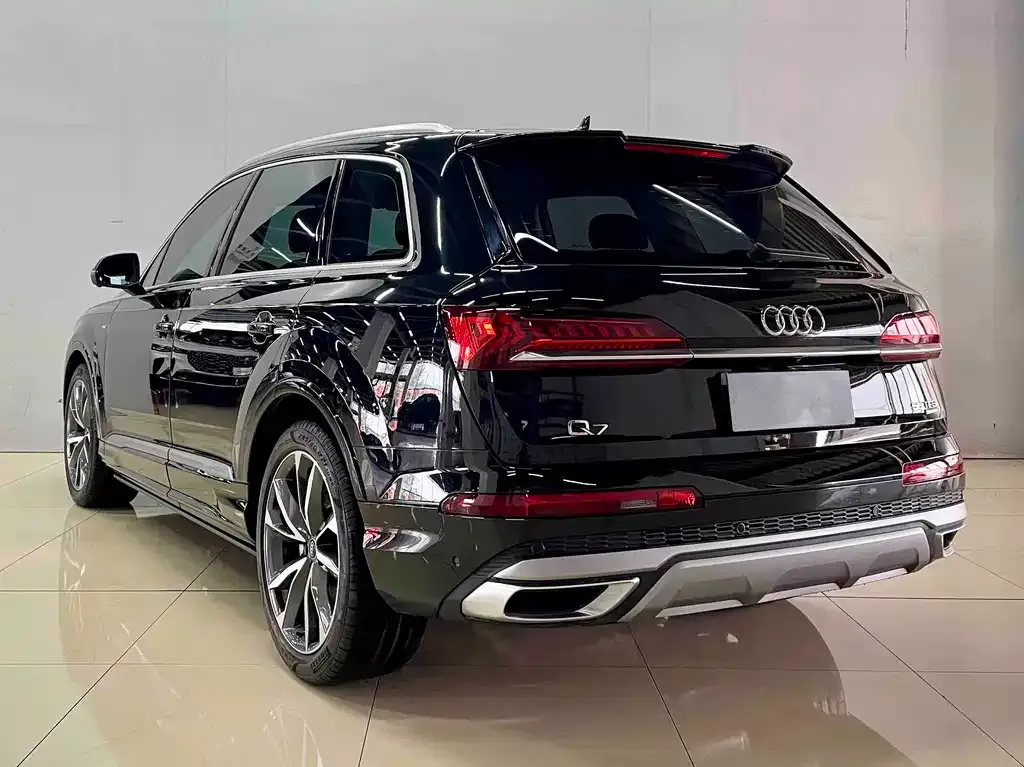 Audi Q7 2023 из CN, фото 5