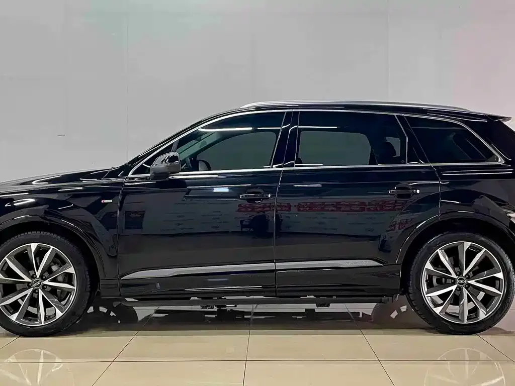 Audi Q7 2023 из CN, фото 7