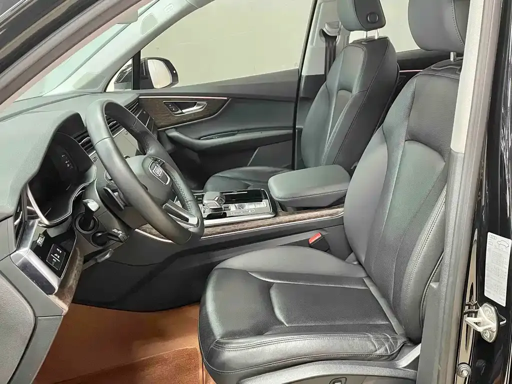 Audi Q7 2023 из CN, фото 3