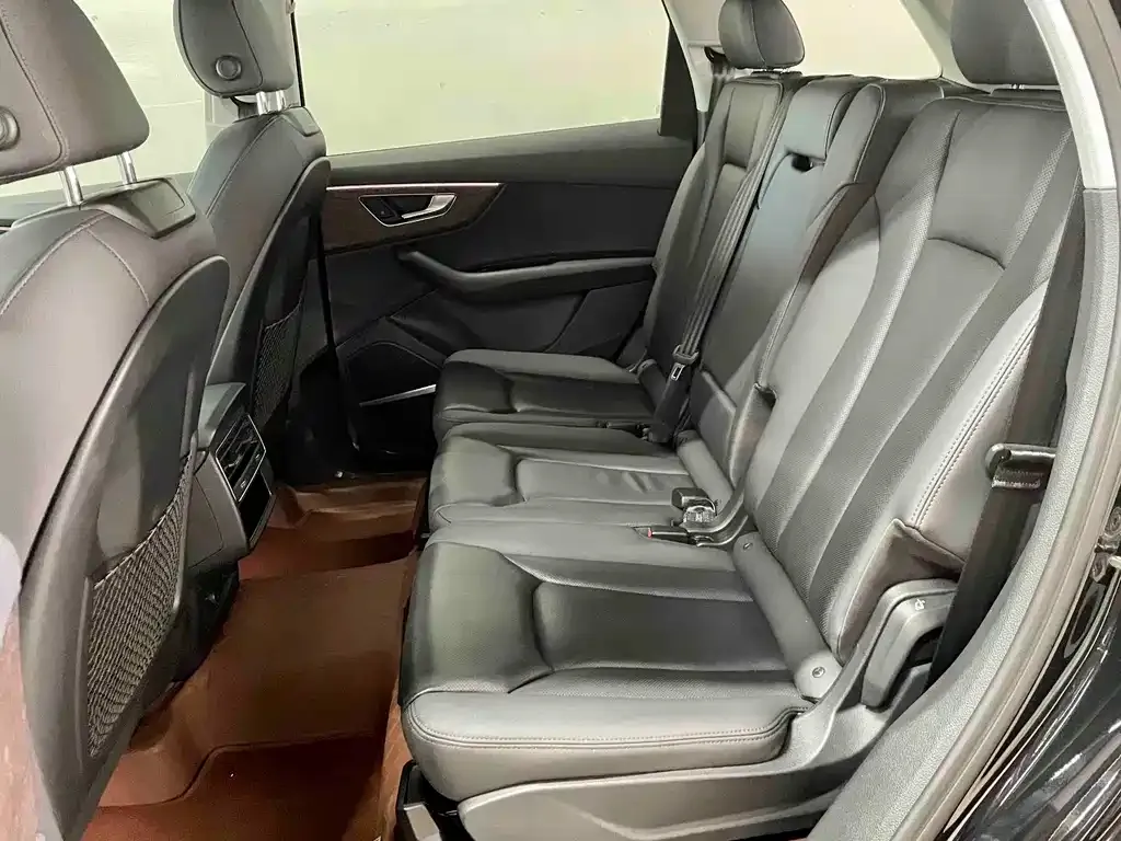 Audi Q7 2023 из CN, фото 4