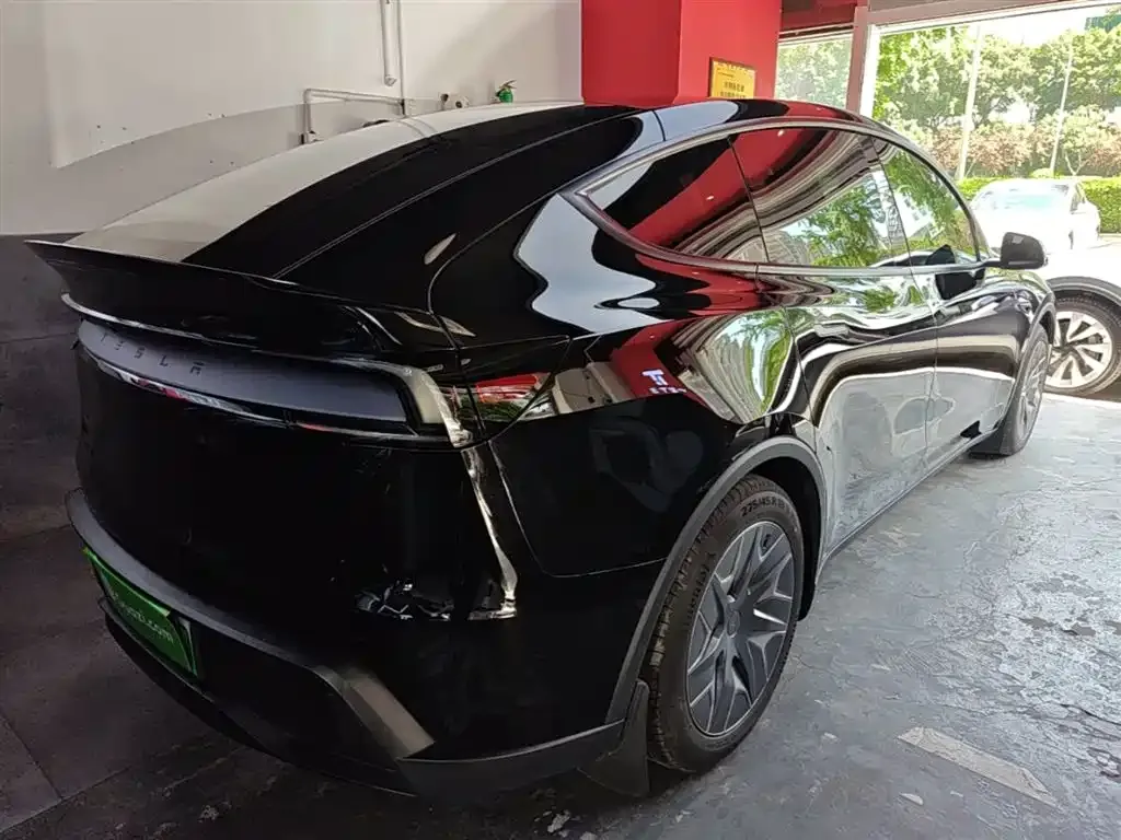 Tesla Model Y L — фото 6