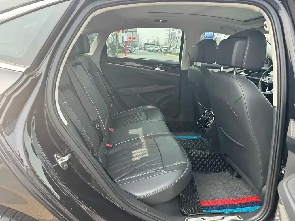 Volkswagen Passat — фото 7