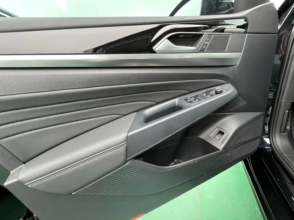 Volkswagen Passat 2024 из CN, фото 8