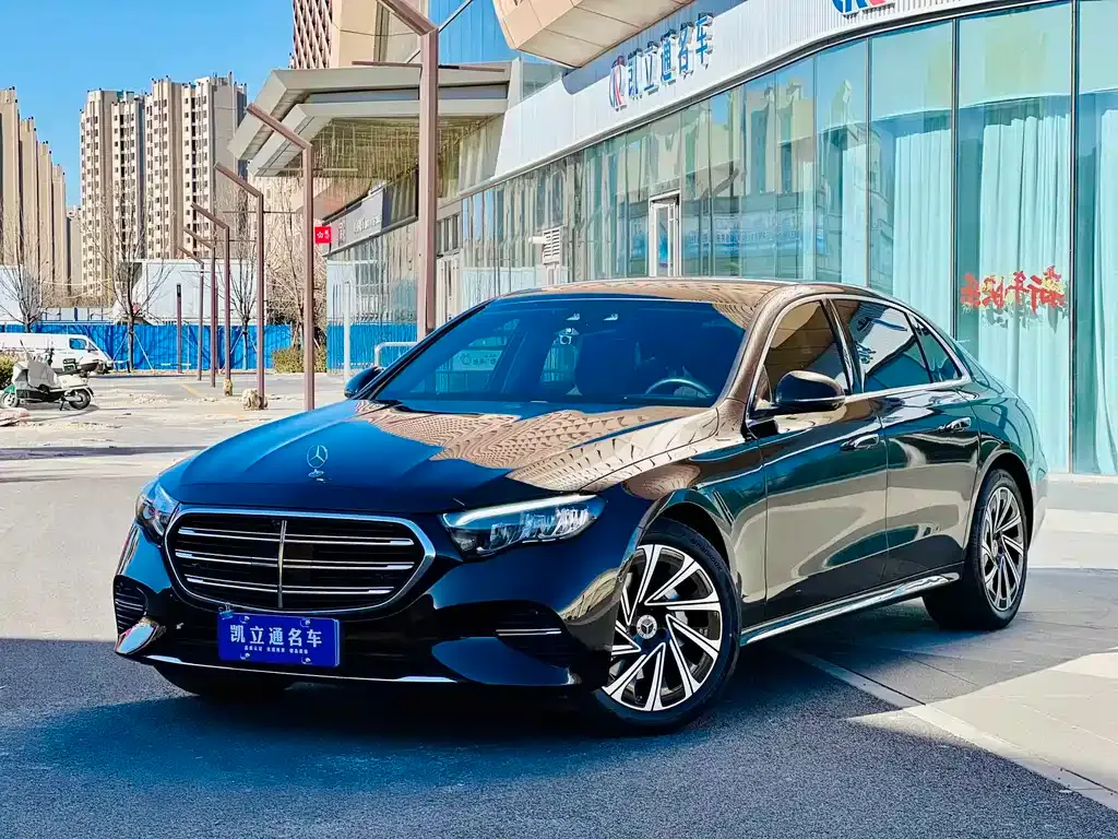 Mercedes-Benz E-Class — фото 1