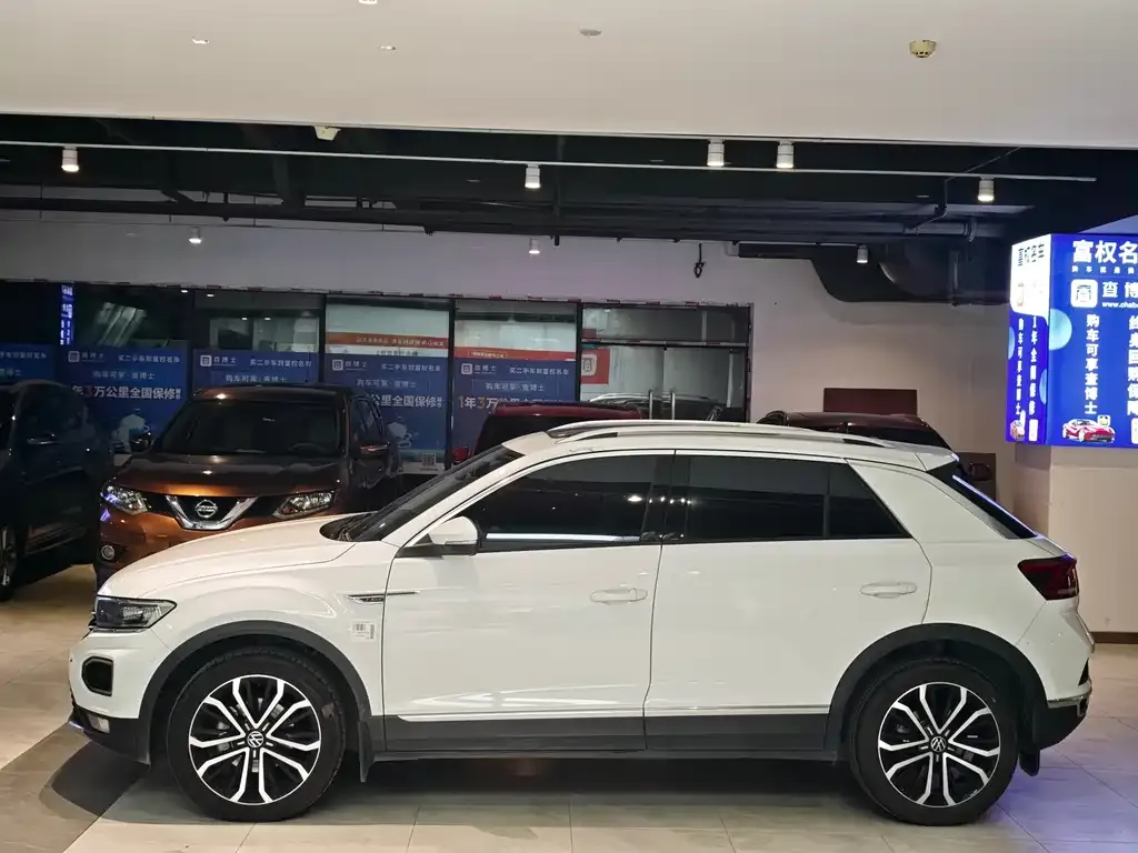 Volkswagen T-Roc — фото 8