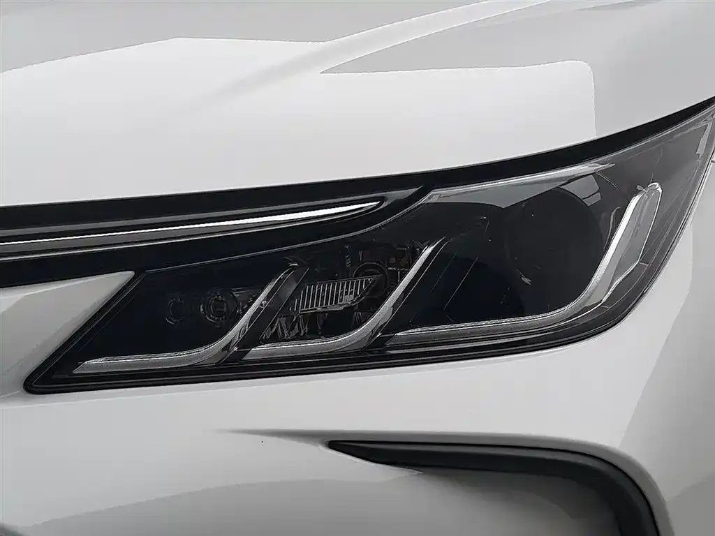Toyota Corolla — фото 4