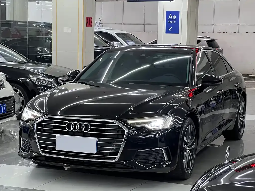 Audi A6L — фото 1