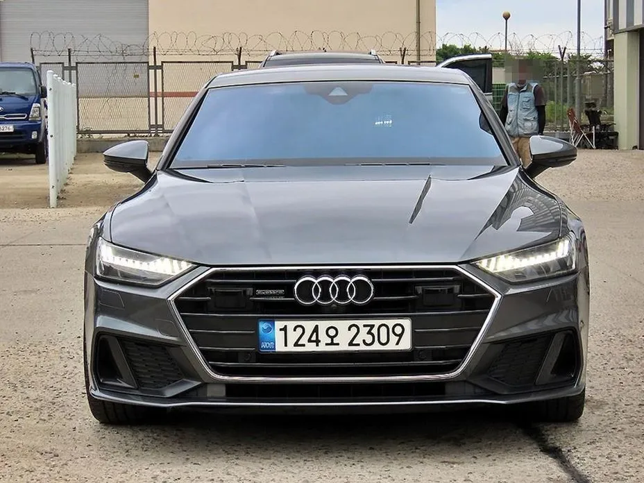 Audi A7 — фото 1