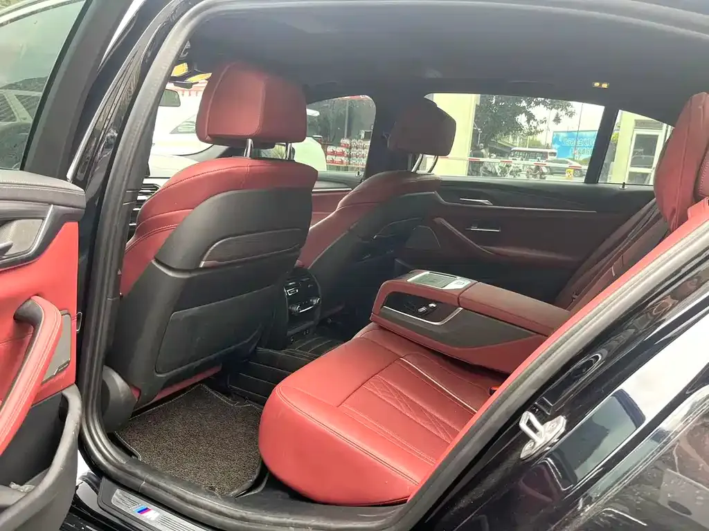 BMW 5 Series 2022 из CN, фото 8