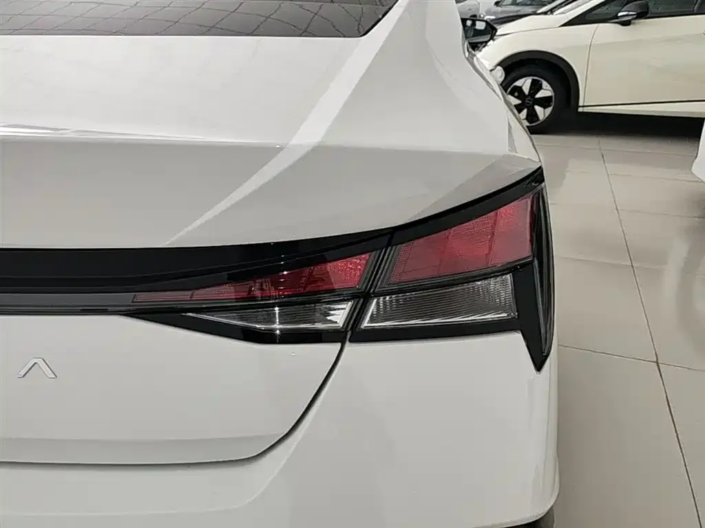 Hyundai Elantra 2026 из CN, фото 2