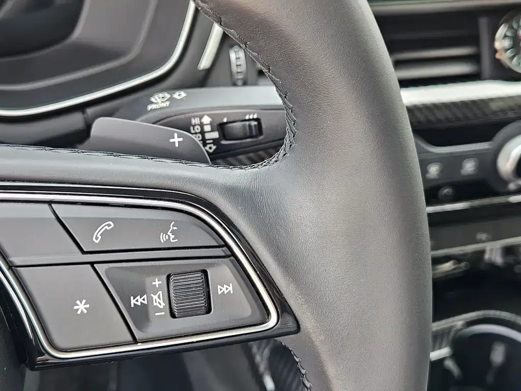 Audi A4L — фото 9