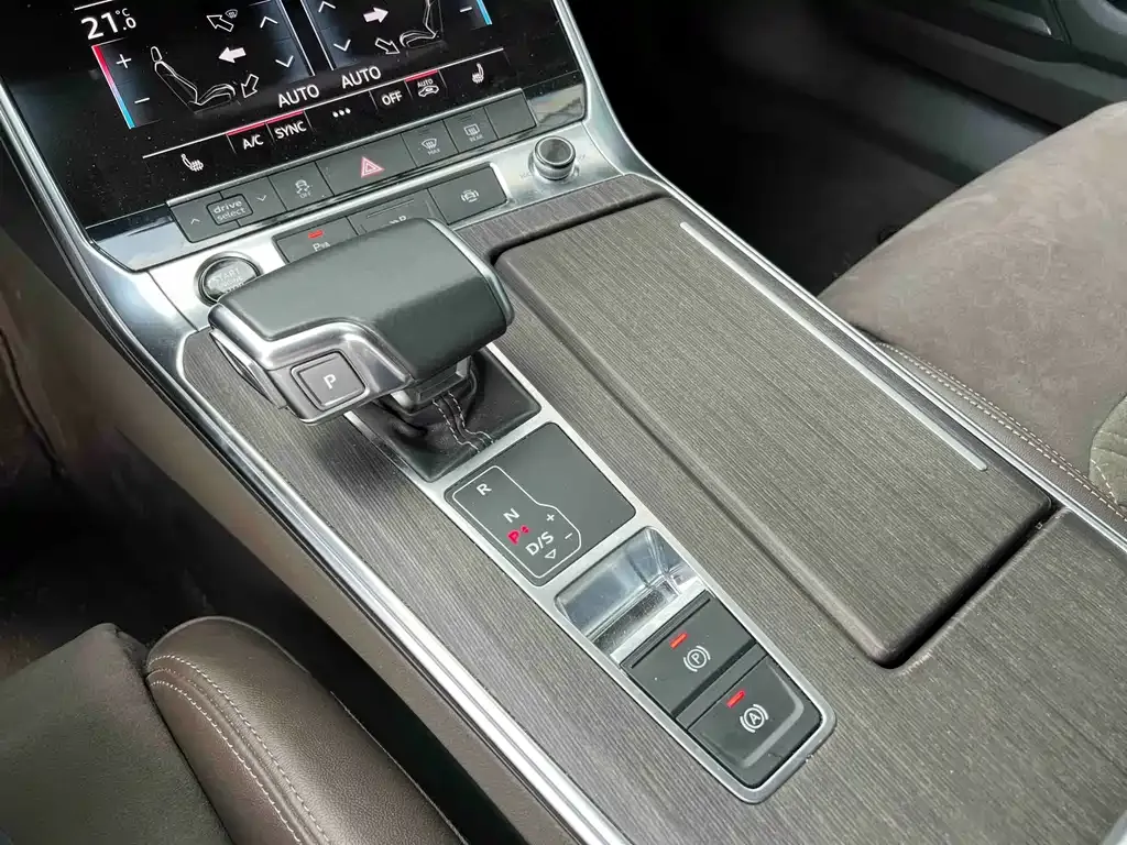 Audi A7L — фото 7