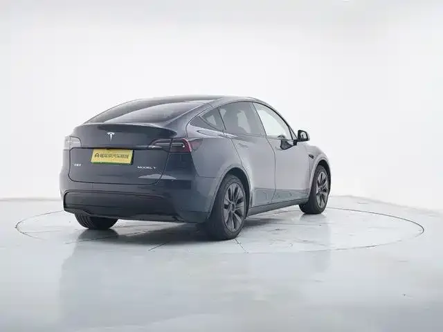 Tesla Model Y — фото 5