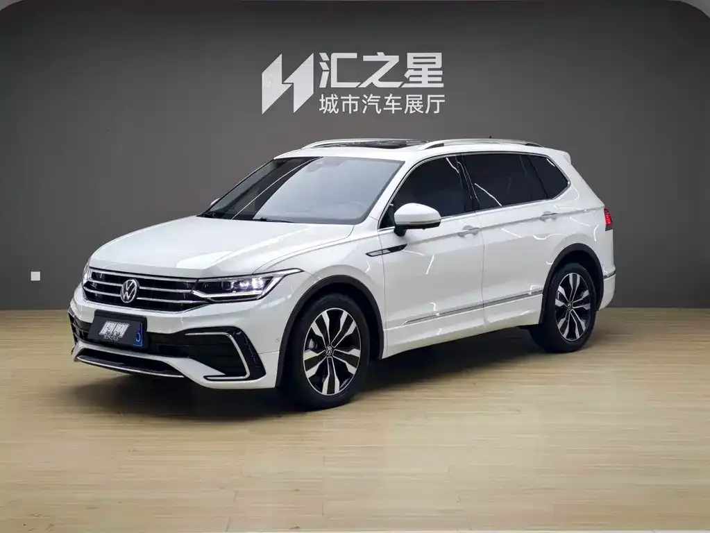 Volkswagen Tiguan L — фото 1