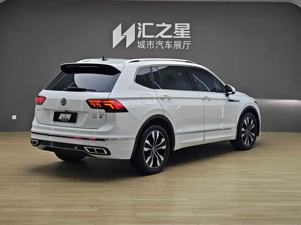 Volkswagen Tiguan L — фото 5