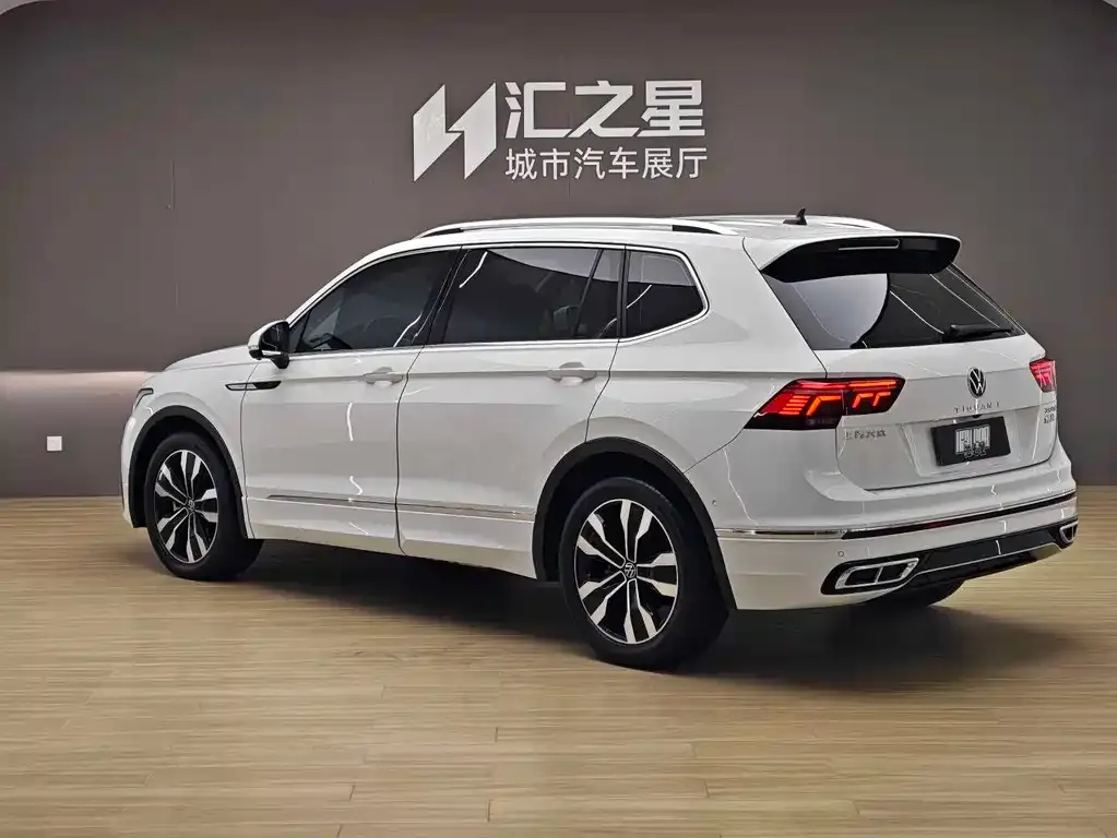 Volkswagen Tiguan L — фото 6