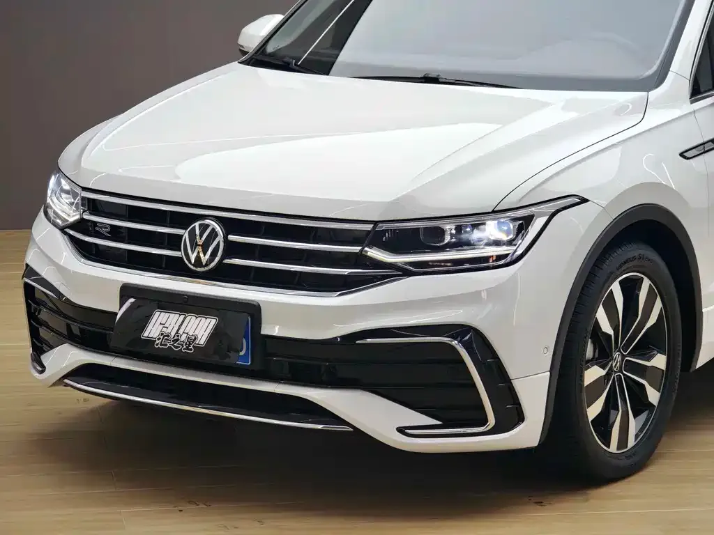 Volkswagen Tiguan L — фото 4