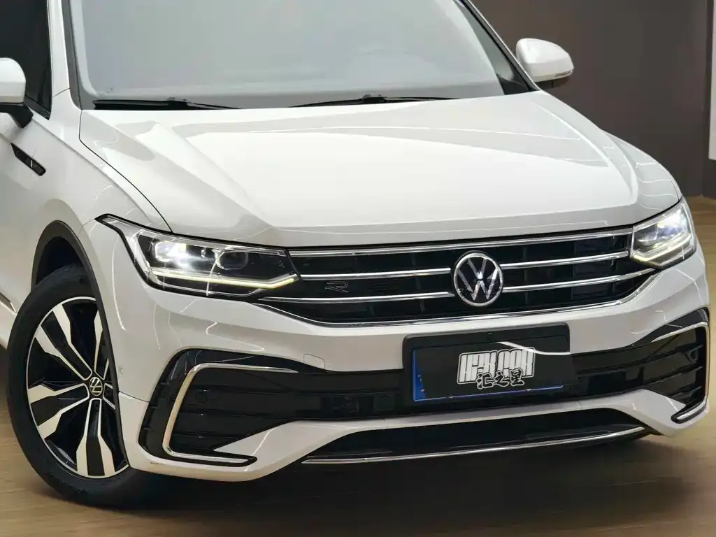 Volkswagen Tiguan L — фото 3
