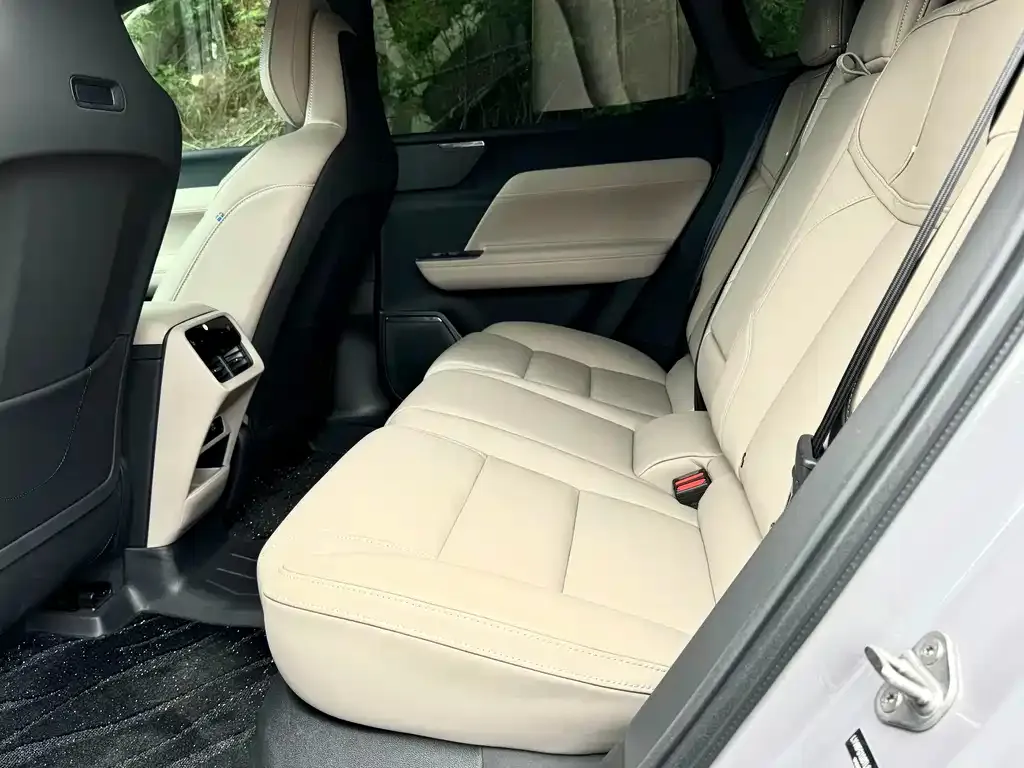 Volvo XC70 Plug-in Hybrid 2026 из CN, фото 4