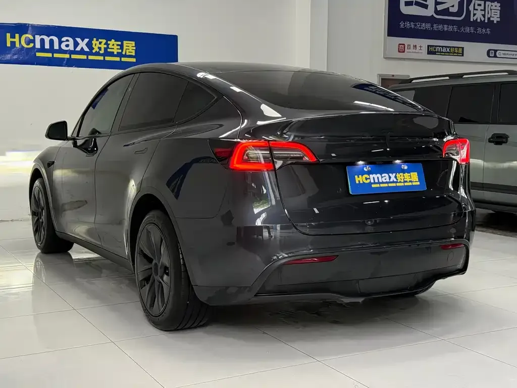 Tesla Model Y — фото 8