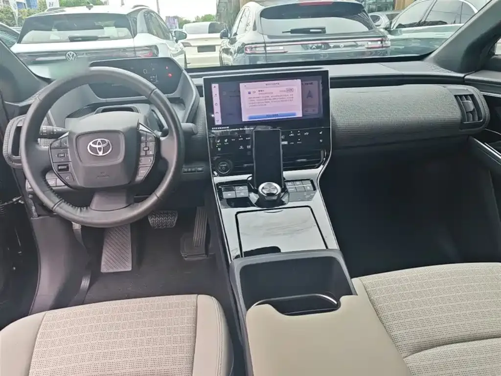 Toyota bZ4X 2023 из CN, фото 5