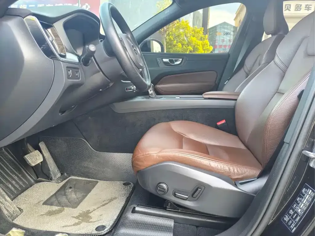 Volvo XC60 2021 из CN, фото 7
