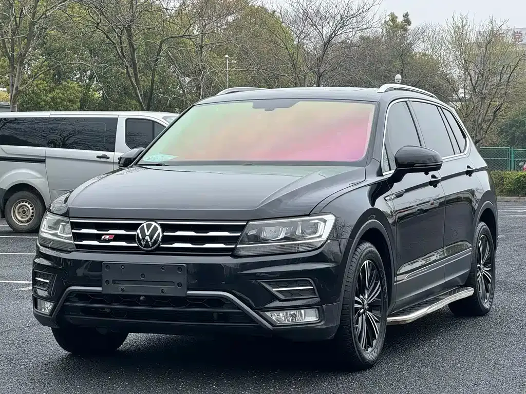 Volkswagen Tiguan L — фото 1