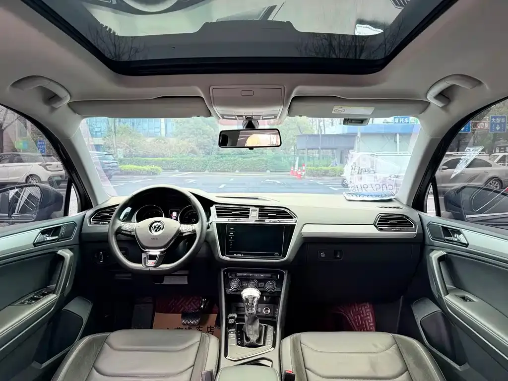 Volkswagen Tiguan L — фото 2