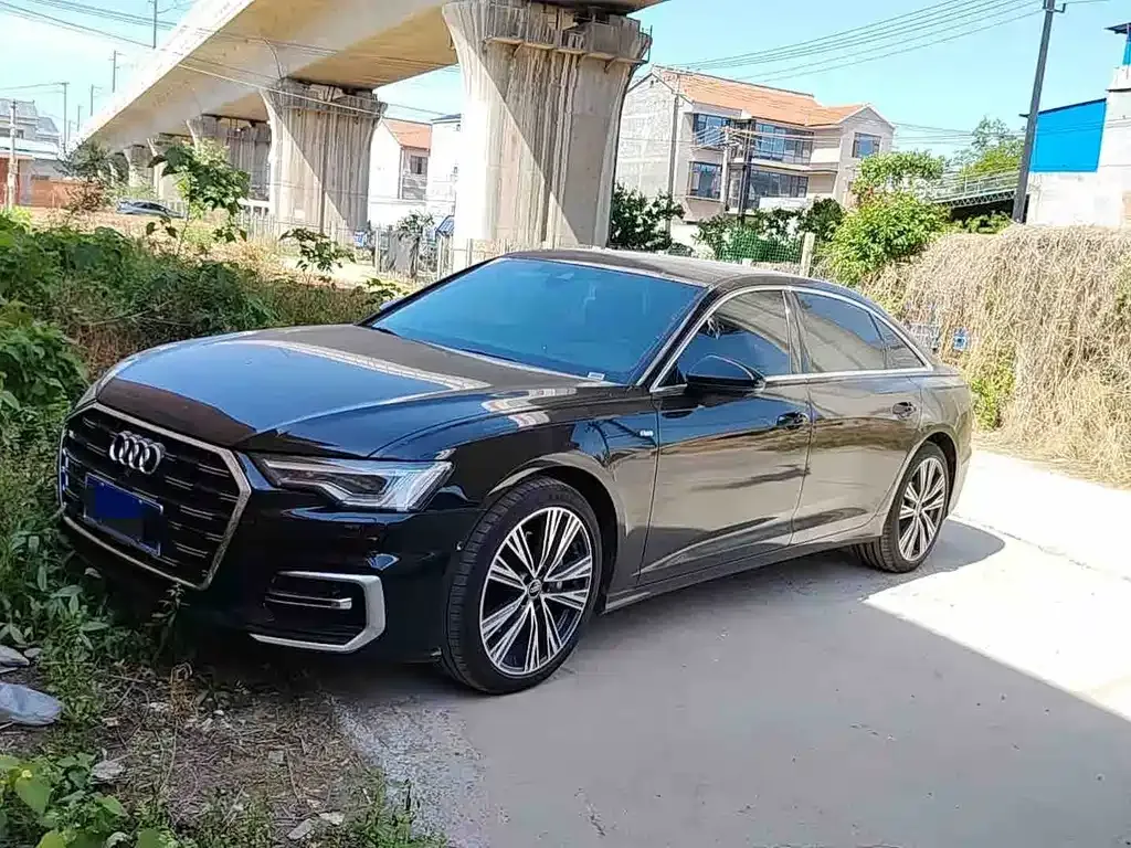 Audi A6L — фото 1
