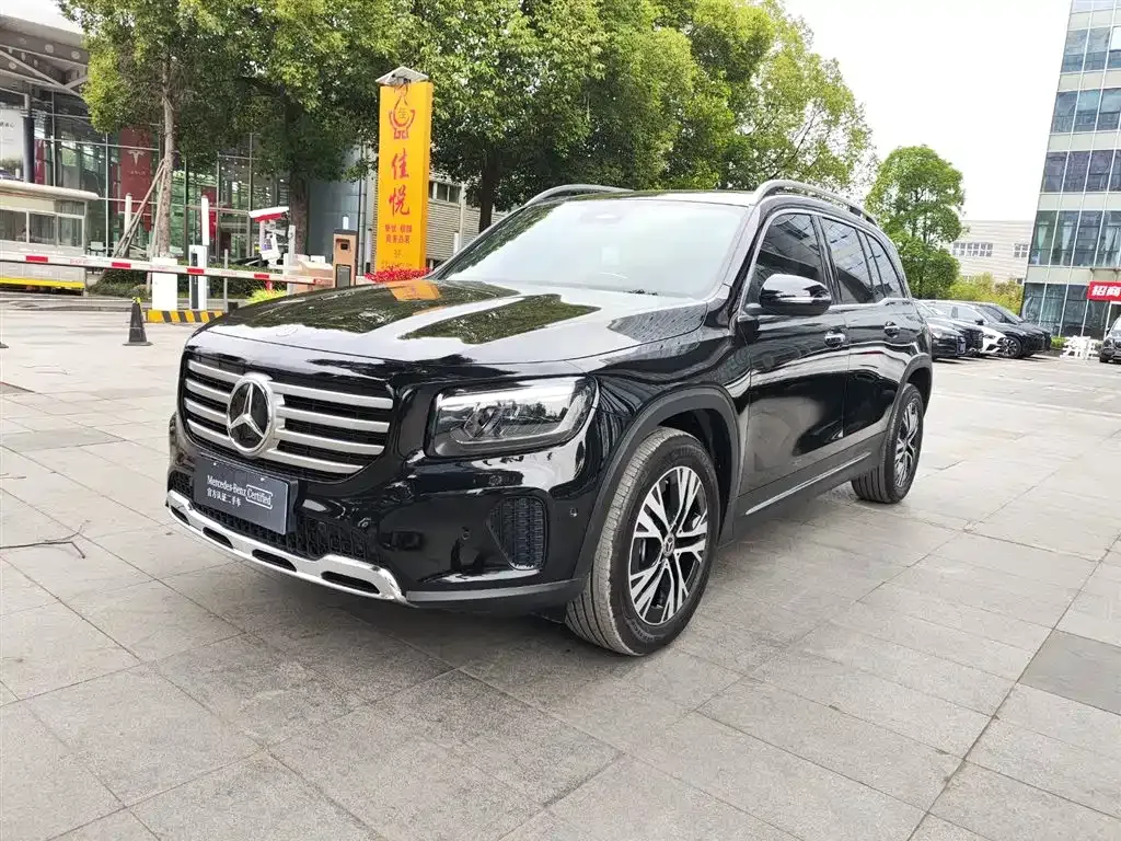 Mercedes-Benz GLB — фото 1