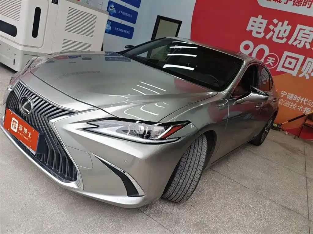 Lexus ES — фото 1