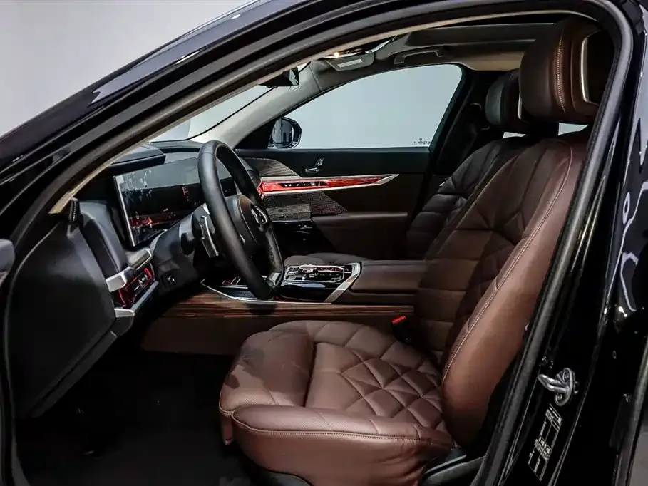 BMW 7 Series — фото 10
