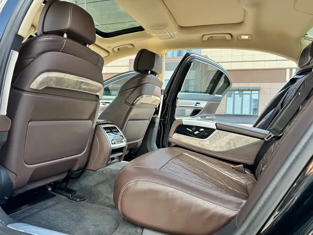 BMW 7 Series 2022 из CN, фото 2