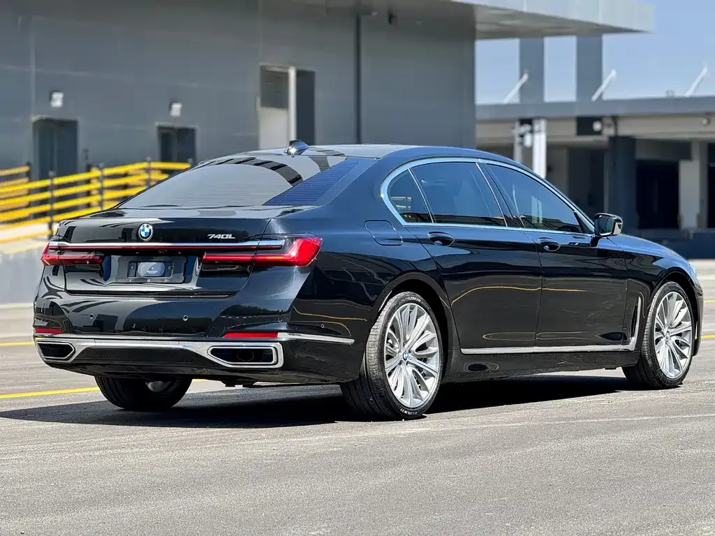 BMW 7 Series 2022 из CN, фото 9