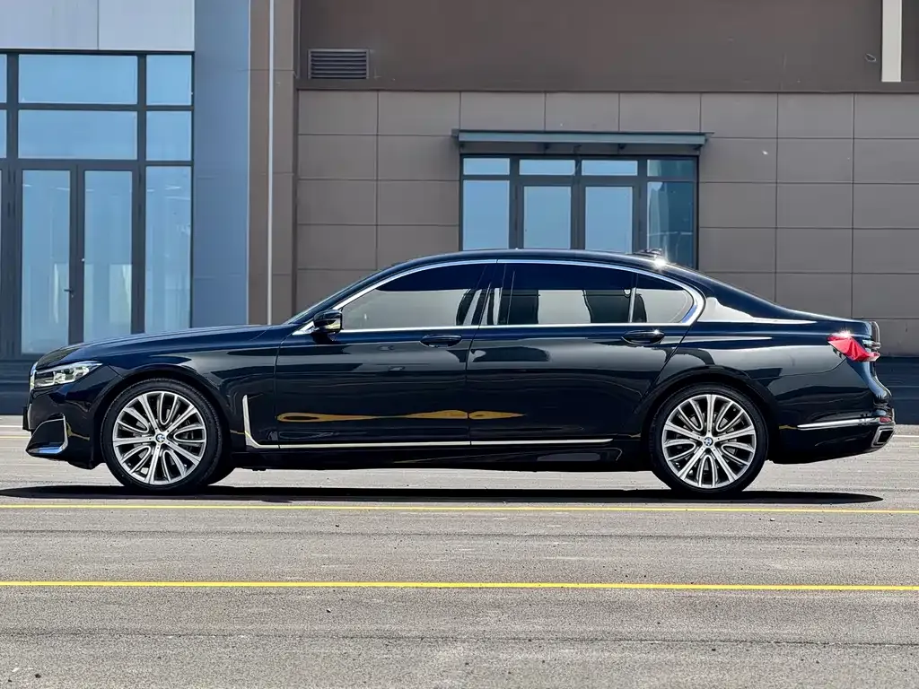 BMW 7 Series 2022 из CN, фото 8