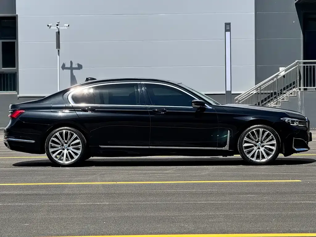 BMW 7 Series 2022 из CN, фото 3