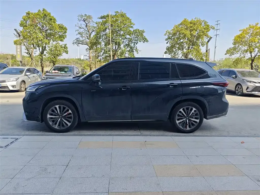 Toyota Crown Kluger 2025 из CN, фото 9