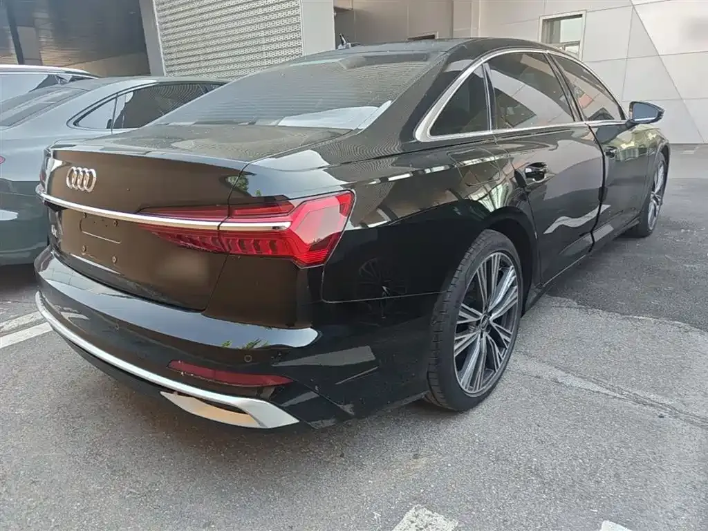 Audi A6L — фото 10